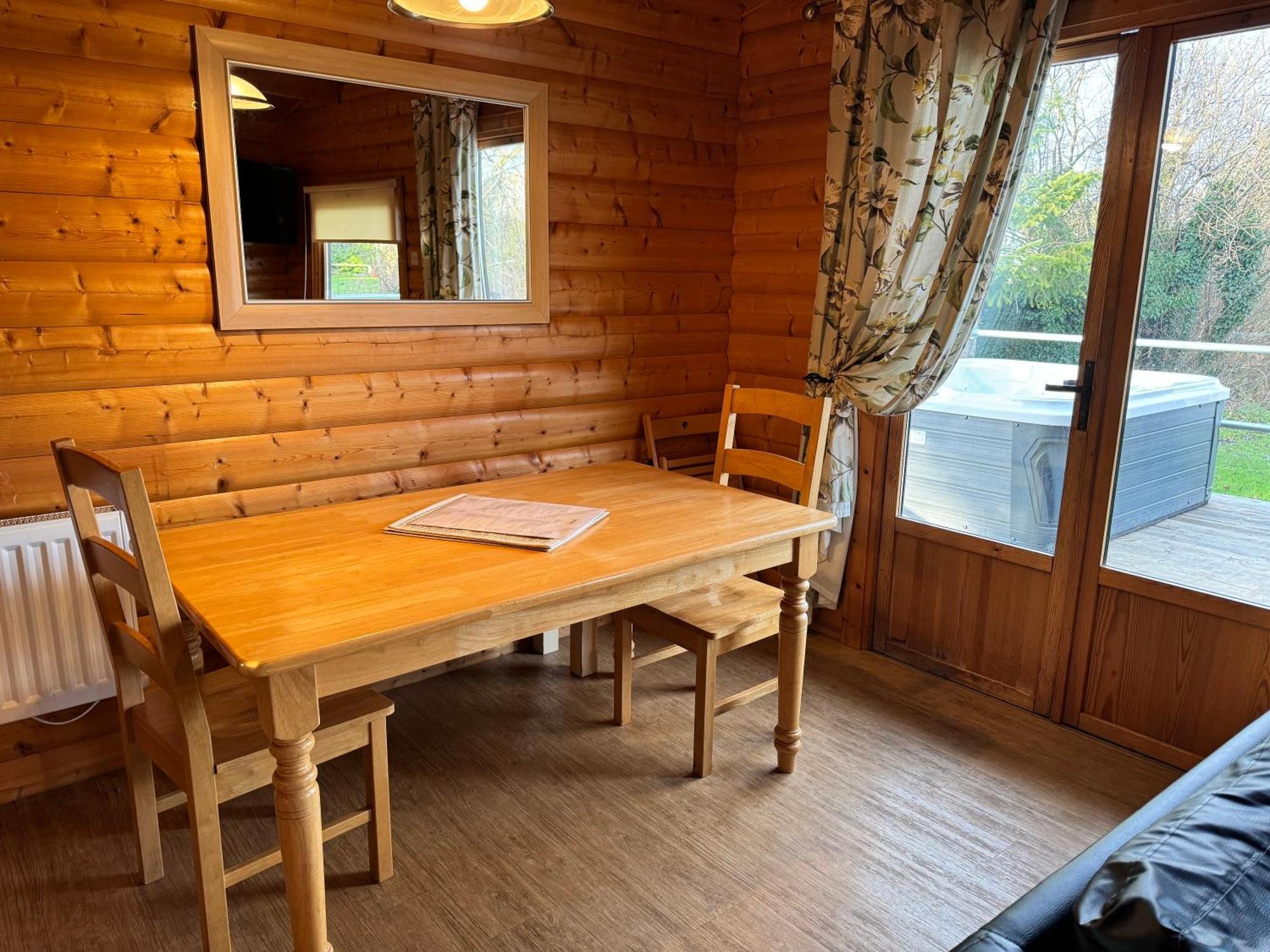Woodlakes Park By Liv Retreats Lodge *